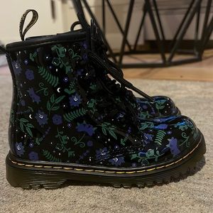 Dr. Martens little girls star and flower boots